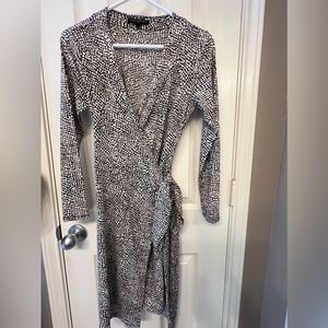 Banana Republic small petite black and white wrap dress